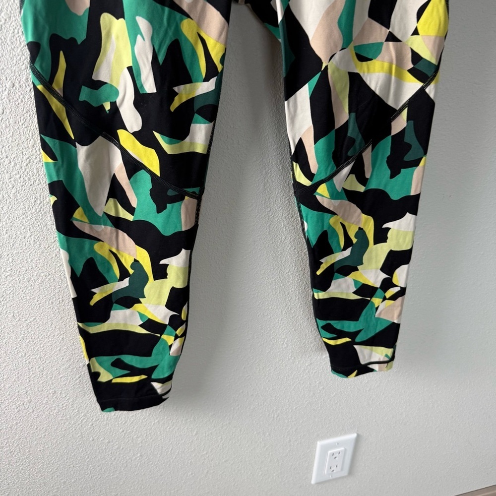 Sweaty Betty Power 7/8 Workout Leggings Green Camo Figure Casual Women’s 8-10 - Picture 4 of 11